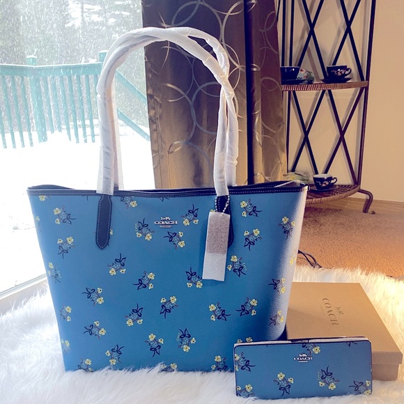 Coach Handbags - Coach Women's Bags. City TOTE/Coach Slim WALLET. Both with Floral Bow Print